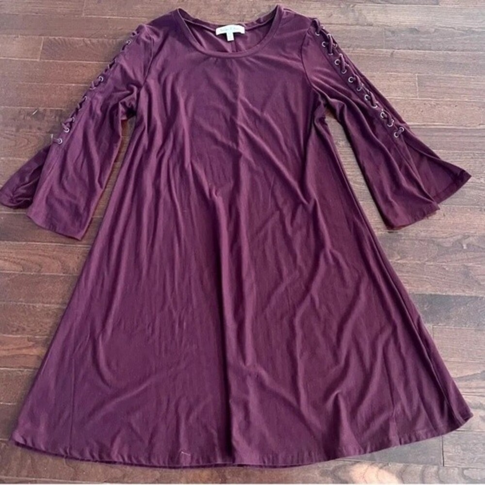 Harlow & Rose boutique burgundy lace up sleeve shift dress size small